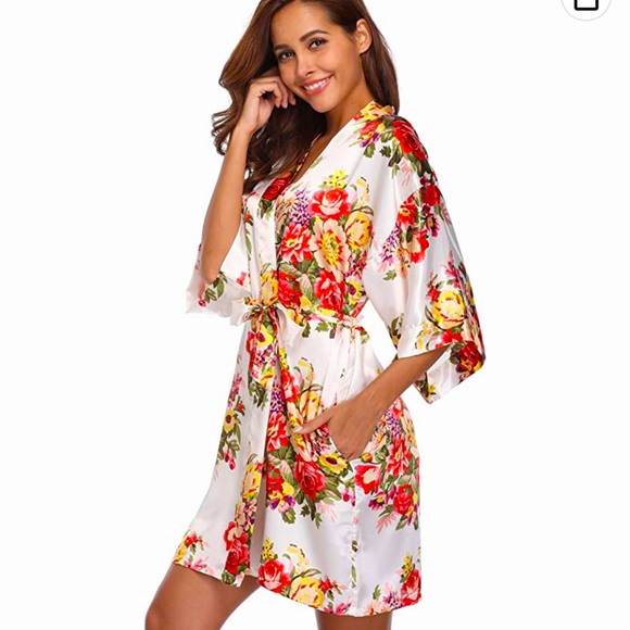 LaLa Other - SATIN ROBE NWT LARGE WHITE FLORAL tie waist